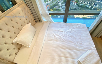 Cho thuê căn hộ 2 phòng ngủ Landmark 81 nội thất đẹp, view hồ bơi