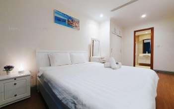 Cho thuê căn hộ Vinhomes Central Park 2 phòng ngủ toà Landmark 5 full nội thất