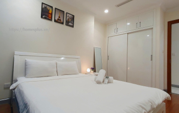 Cho thuê căn hộ Vinhomes Central Park 2 phòng ngủ toà Landmark 5 full nội thất