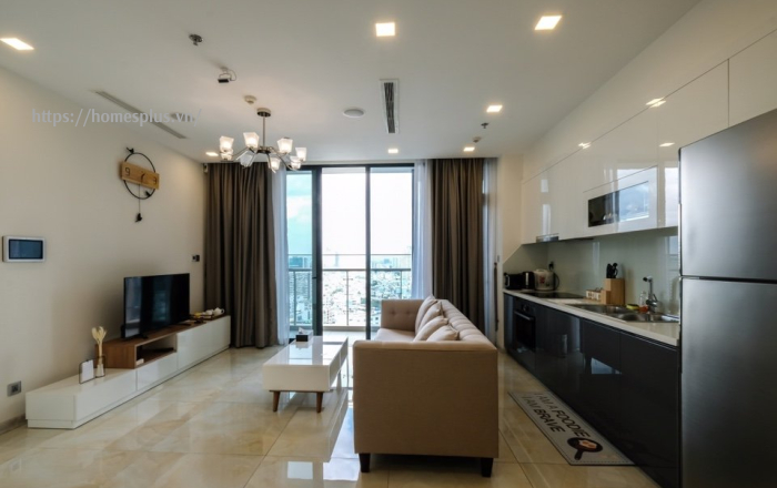 Cho thuê căn hộ 2 phòng ngủ Vinhomes Golden River tòa Aqua 1 vòng cung view LM81