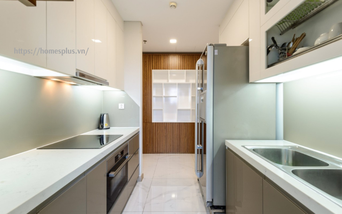 Cho thuê căn hộ 3 phòng ngủ Landmark 81 vòng cung, view hồ bơi, công viên