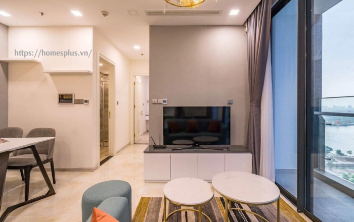 Bán căn hộ 2 phòng ngủ view sông Vinhomes Golden River